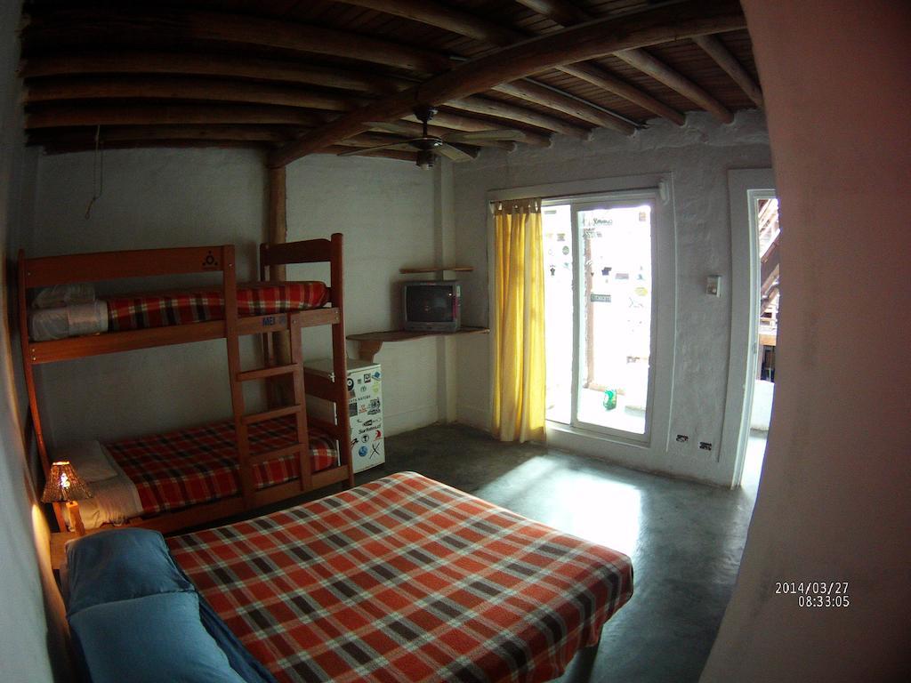 Tio Richi Surfcamp Hostel Punta Hermosa Room photo